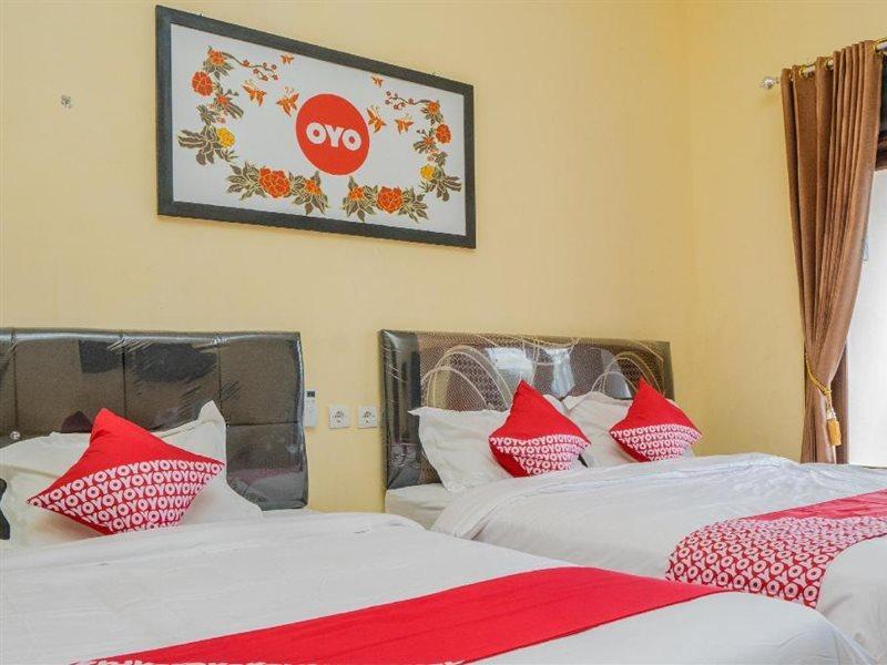 فندق Oyo 643 Al Thalib 8 Syariah مالانغ المظهر الخارجي الصورة